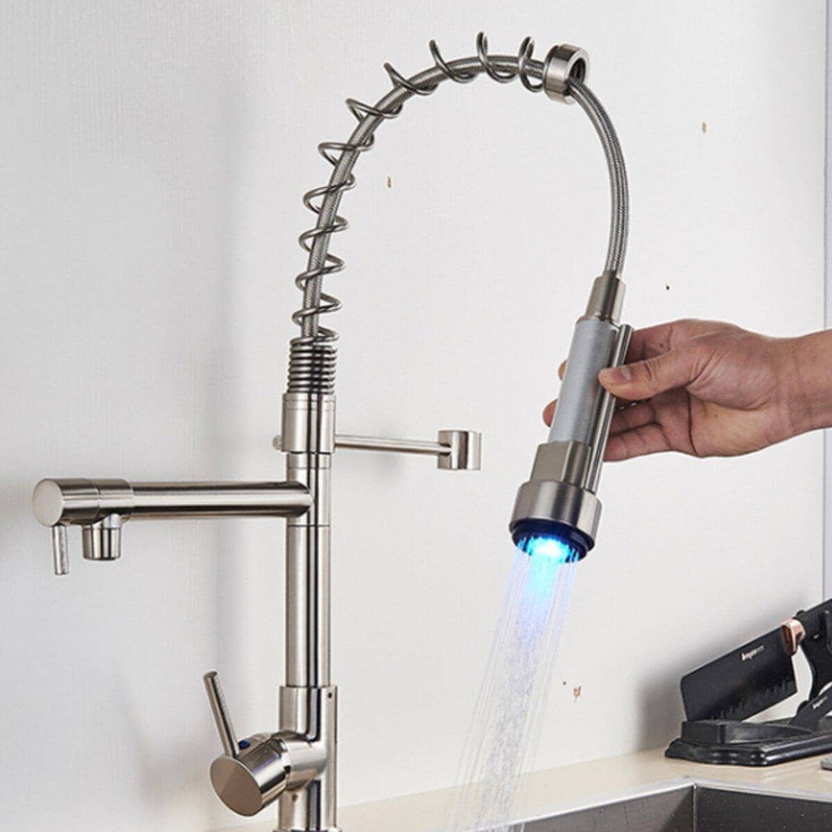 Quiz LED Gourmet Spring Kitchen Faucet - 360° Swivel Duo Bronze